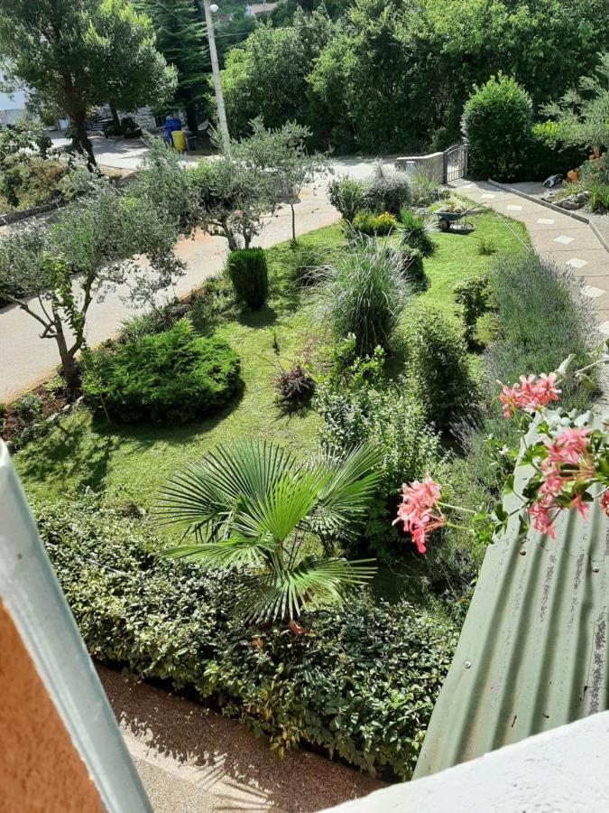 Adela Apartment *